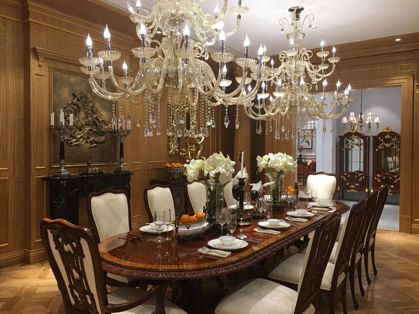 formal dining room l8ght walls